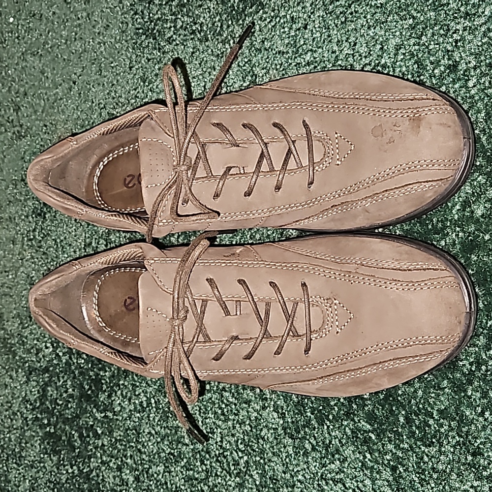 ECCO women's taupe tie shoe